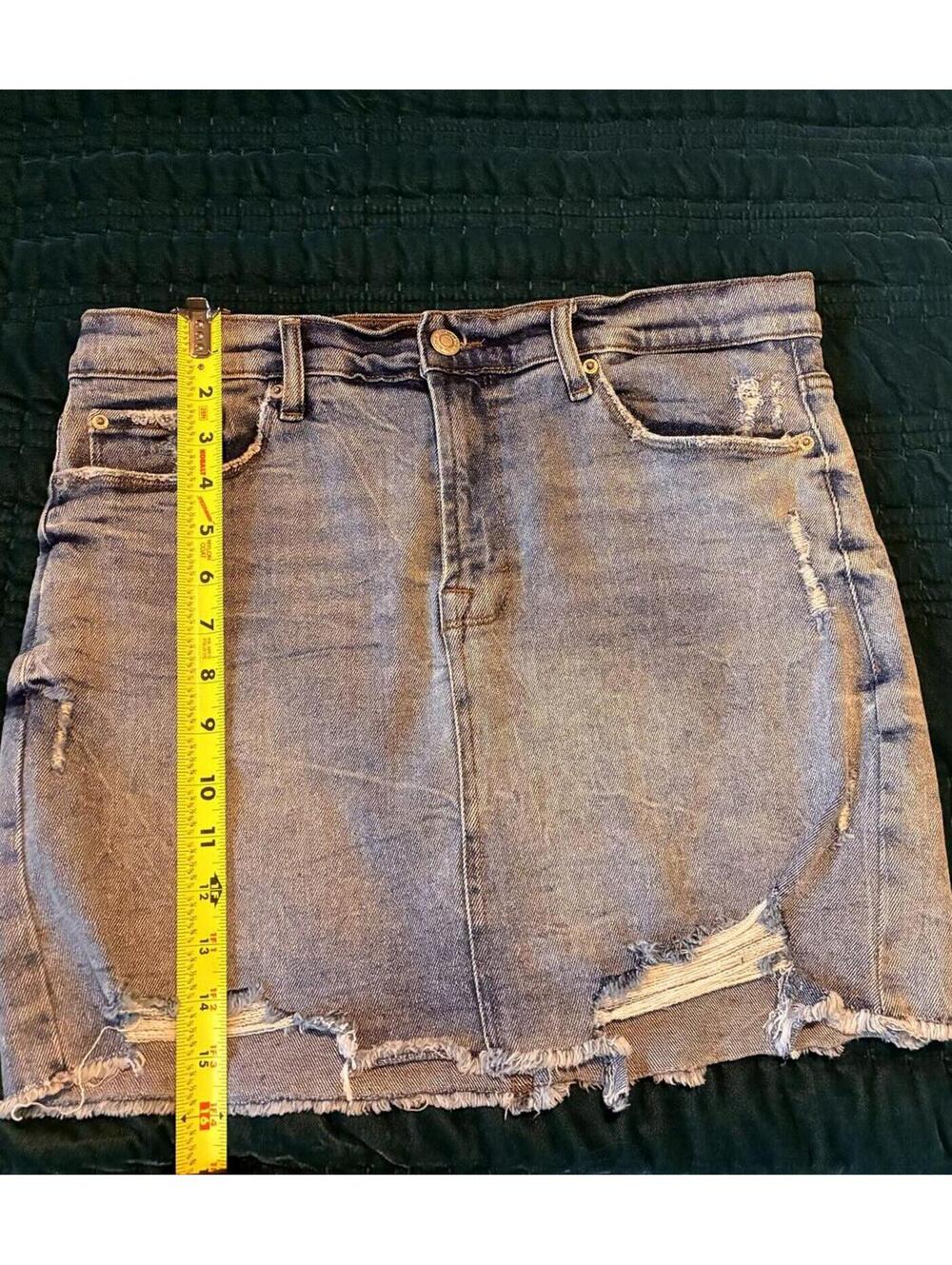 Kensie Jeans "The Skirt" Distressed Denim Mini Skirt Raw Hem Gray Wash Size 6